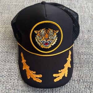 Aviator Nation Black Leaf Dreamland 🐯 Tiger Vintage Low Rise Trucker Hat